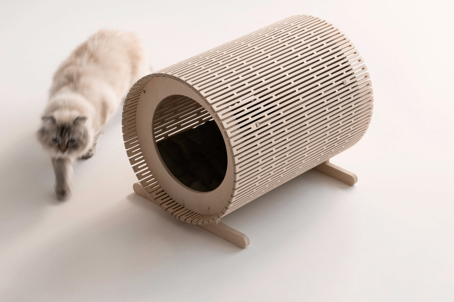 A cozy house for your pet. Cats Dogs Condo & Bed & House