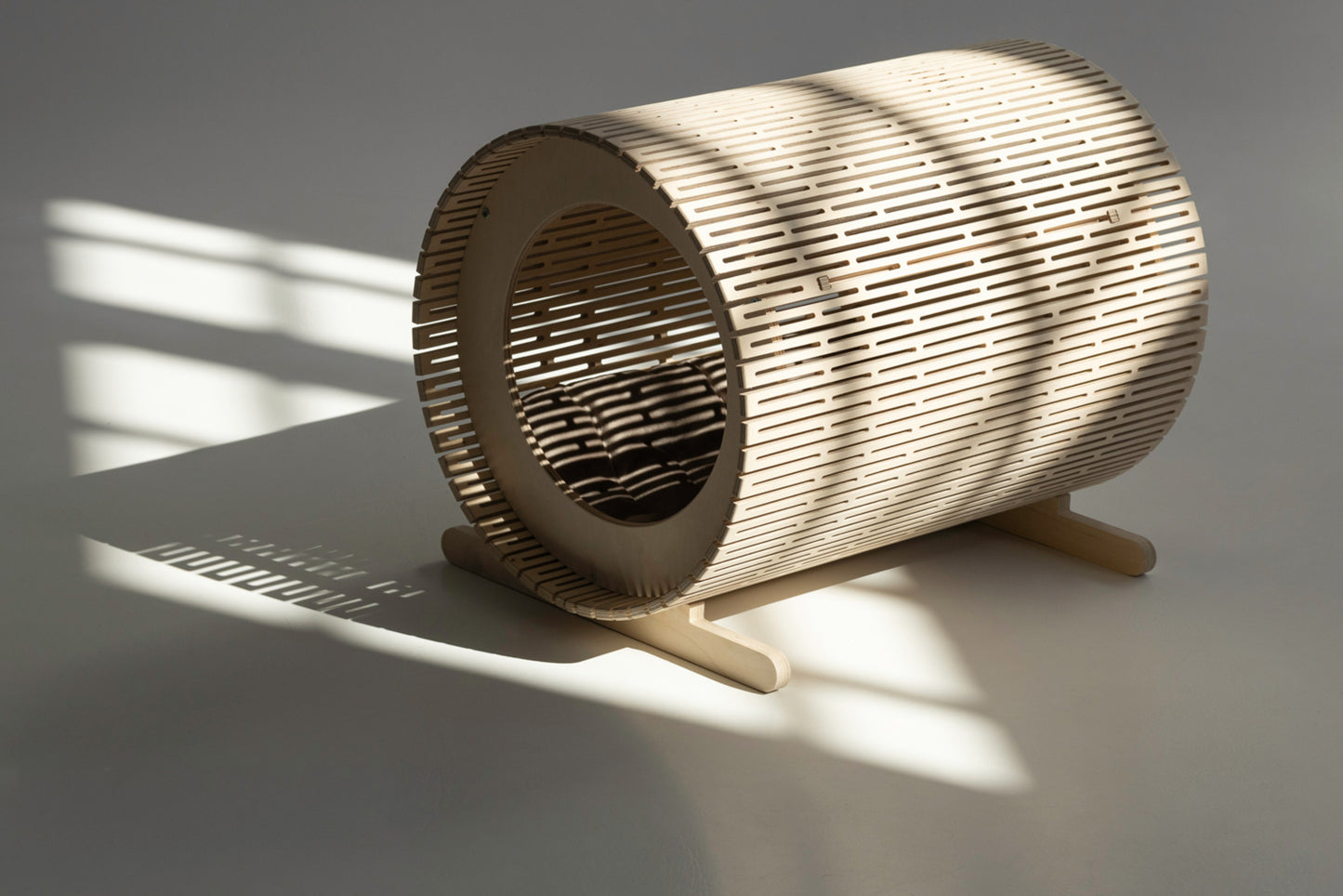 A cozy house for your pet. Cats Dogs Condo & Bed & House